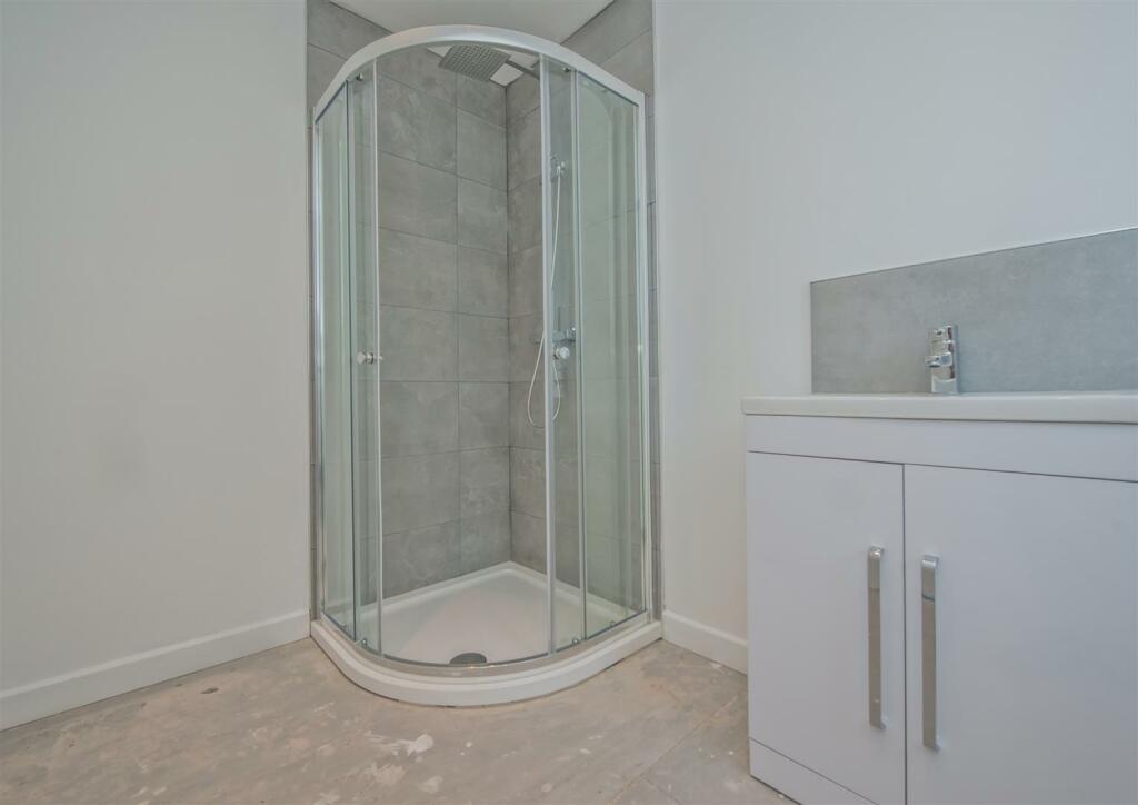 En-suite Shower Room: