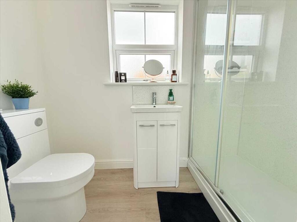 ENSUITE SHOWER ROOM