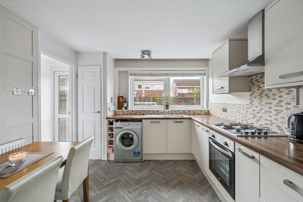 Kitchen / Dining Area