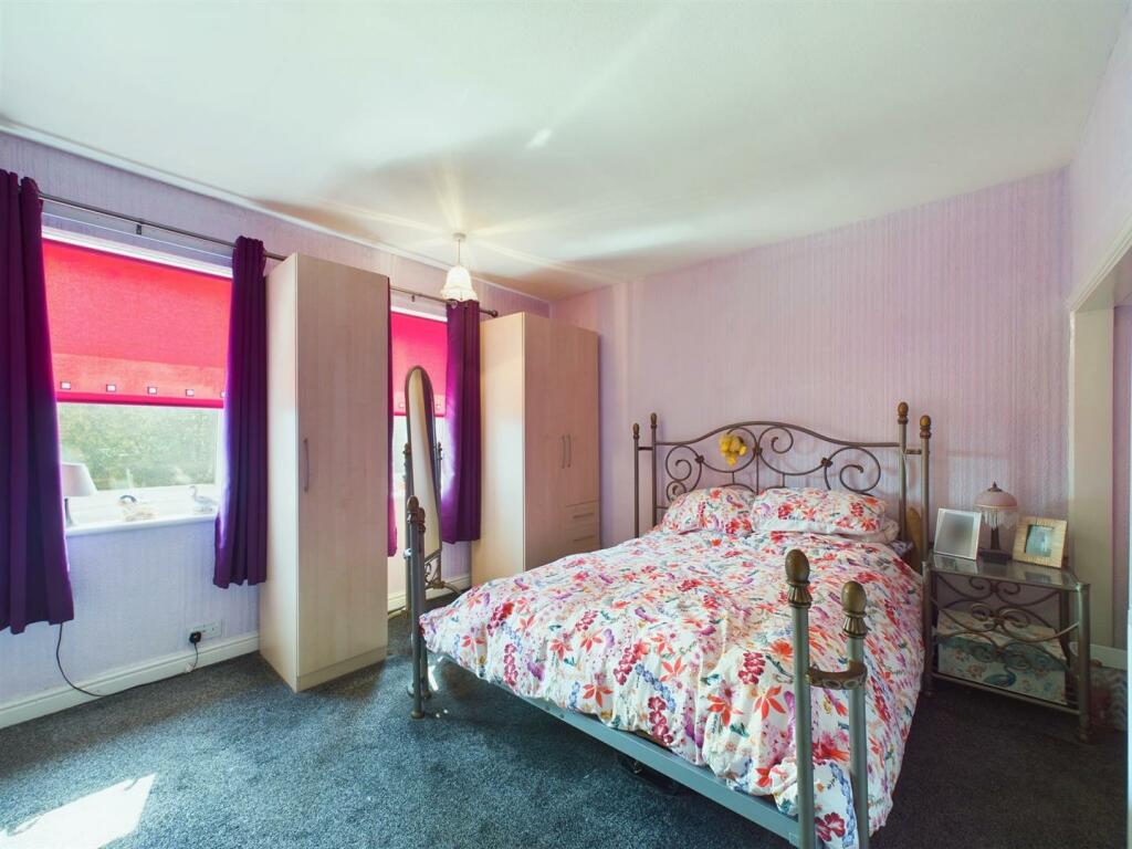 Bedroom:
