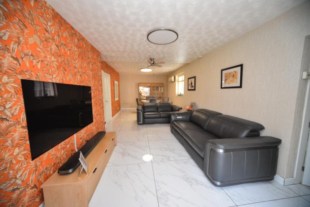 Lounge to dining.jpg