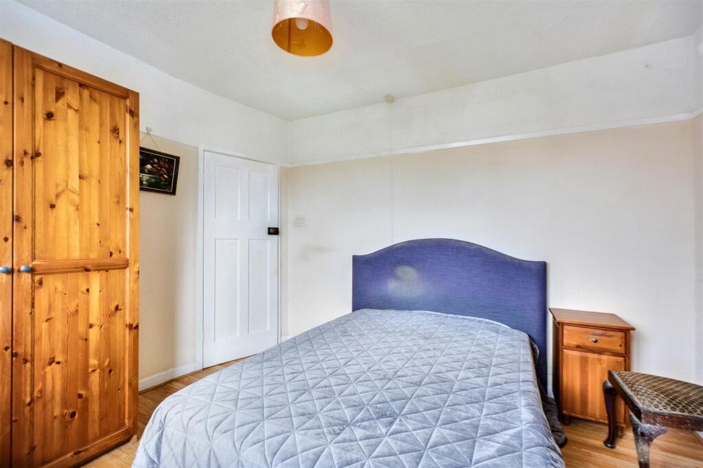 Bedroom 1_2.jpeg