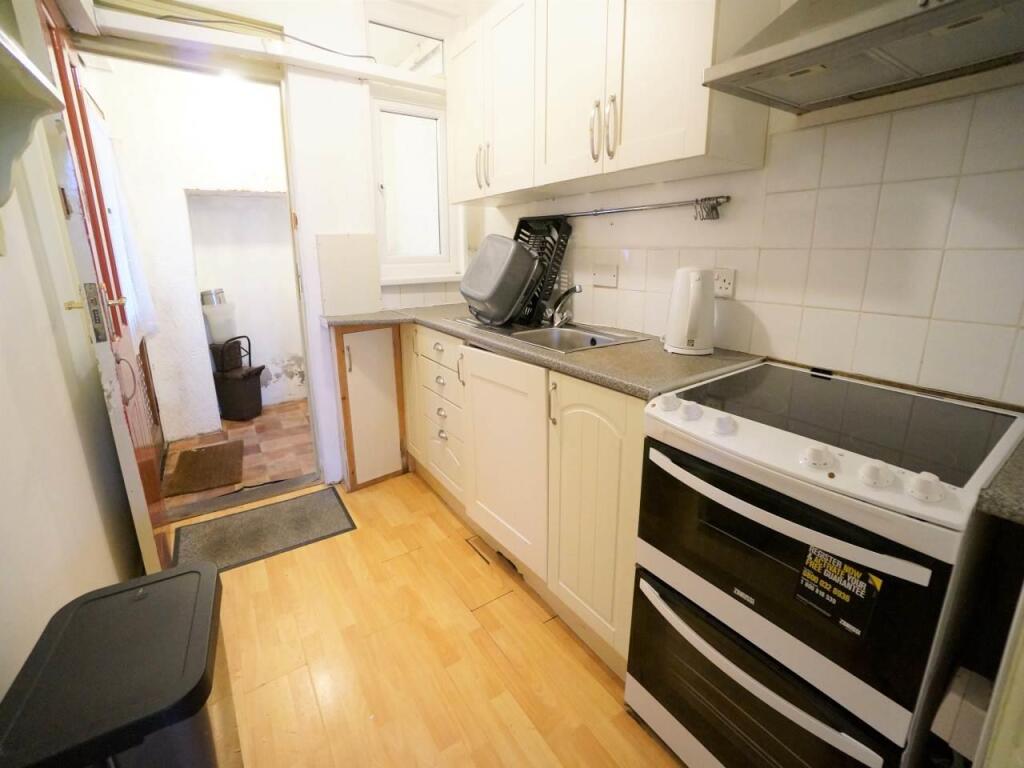 1Penllys_kitchen1.JPG