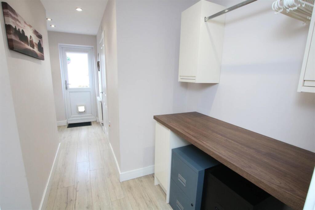 REAR LOBBY AND UTILITY