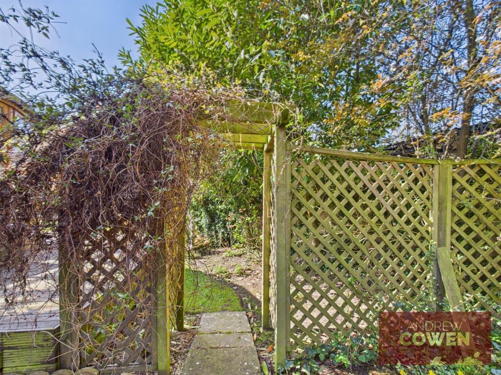 CAM03358G0-PR0205-STILL038.jpg