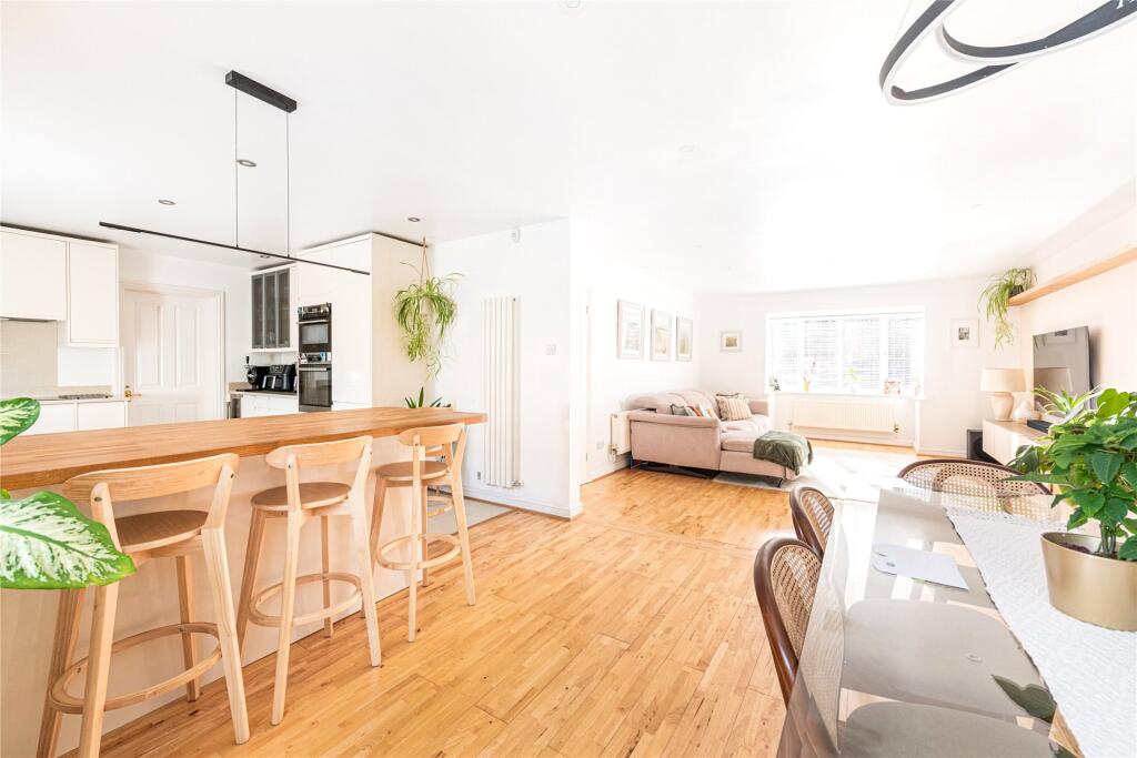 Kitchen/Breakfast Rm