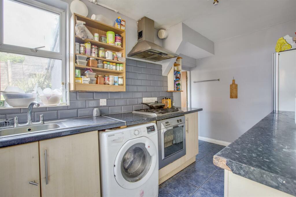 133 Desborough Avenue, HP11 2SG-6.jpg