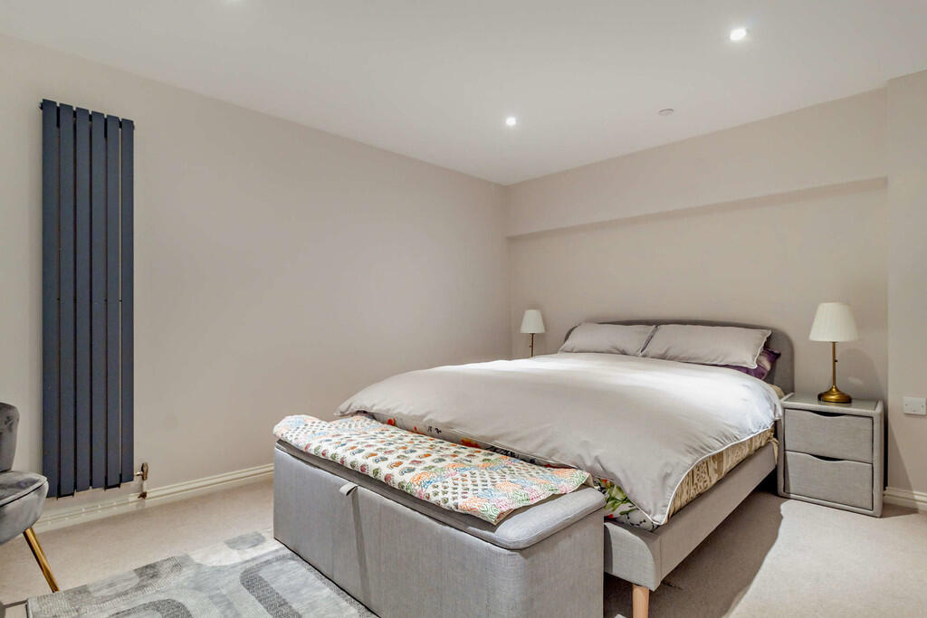 8548537-interior1...