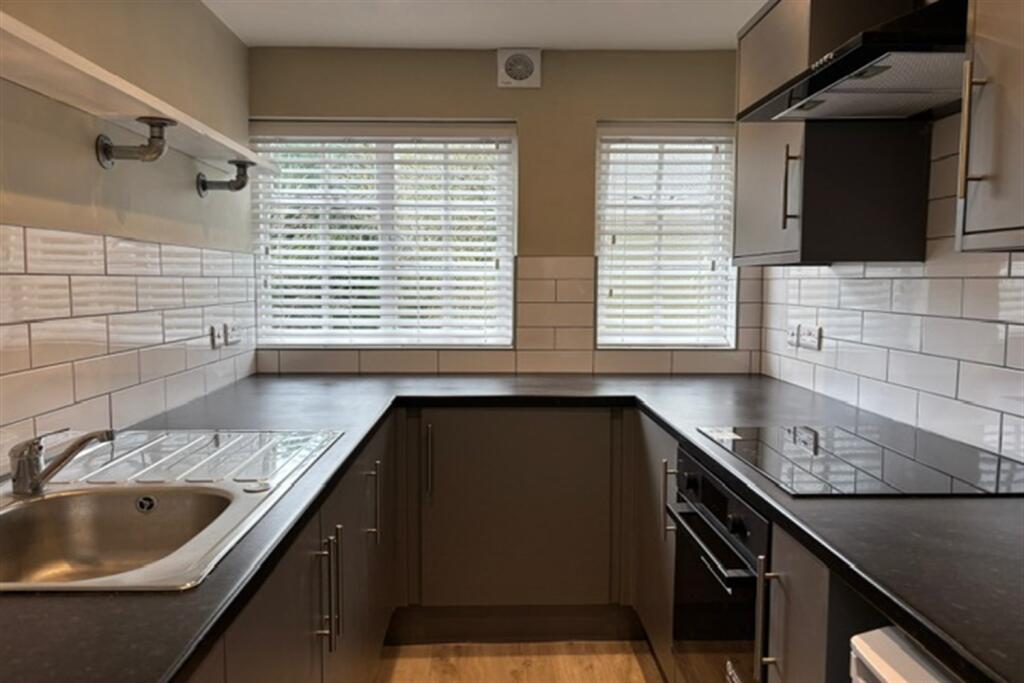 Kitchen  (Main)