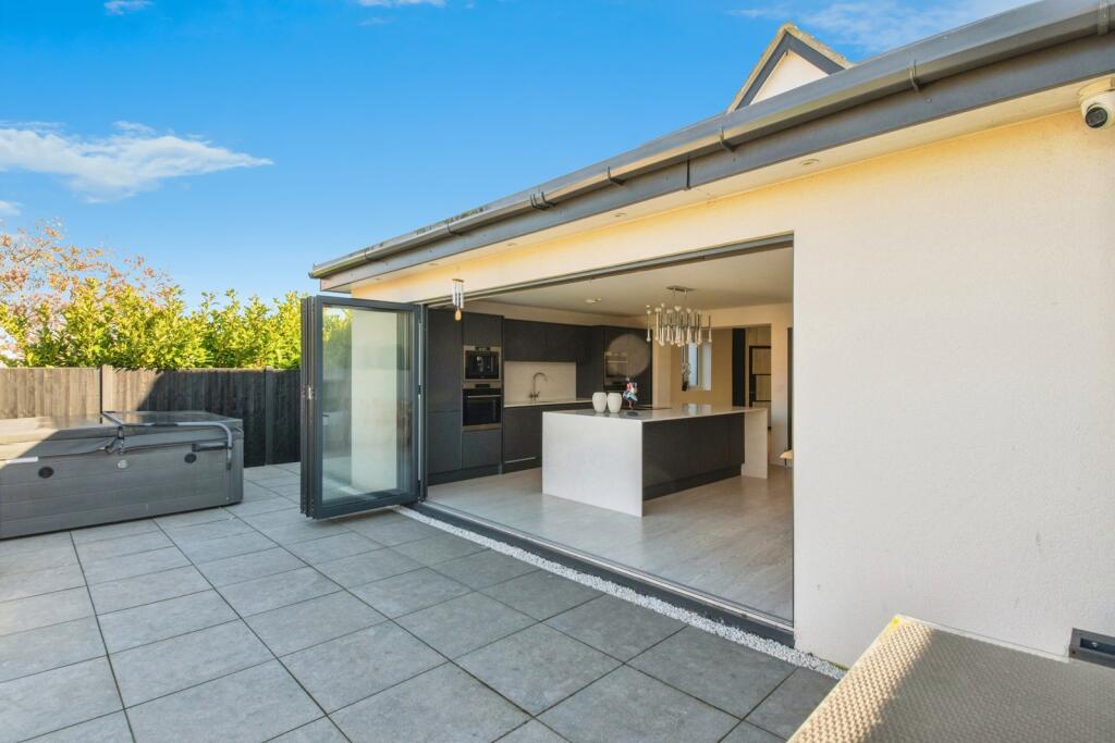 Kitchen/Patio