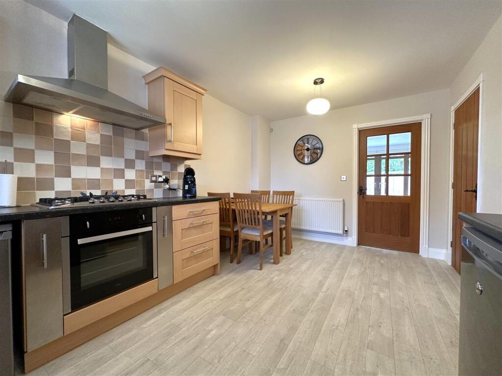 Well-Appointed Dining Kitchen 396
