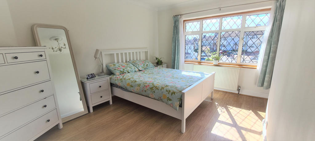 FRONT BEDROOM