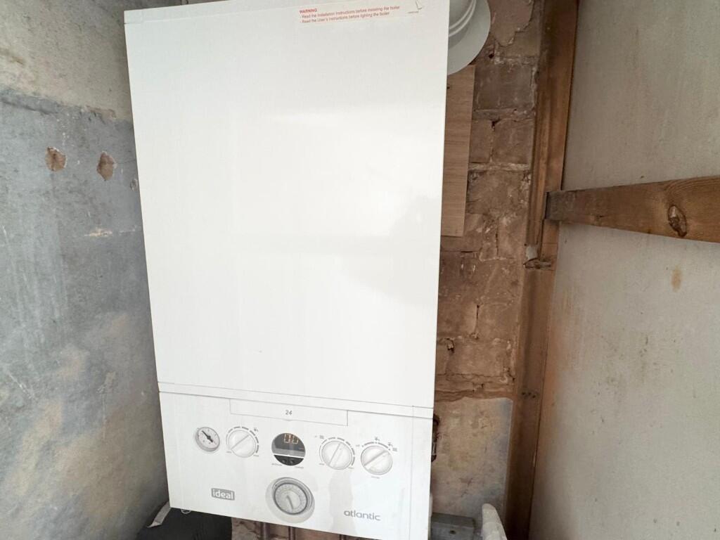 Gas combi boiler