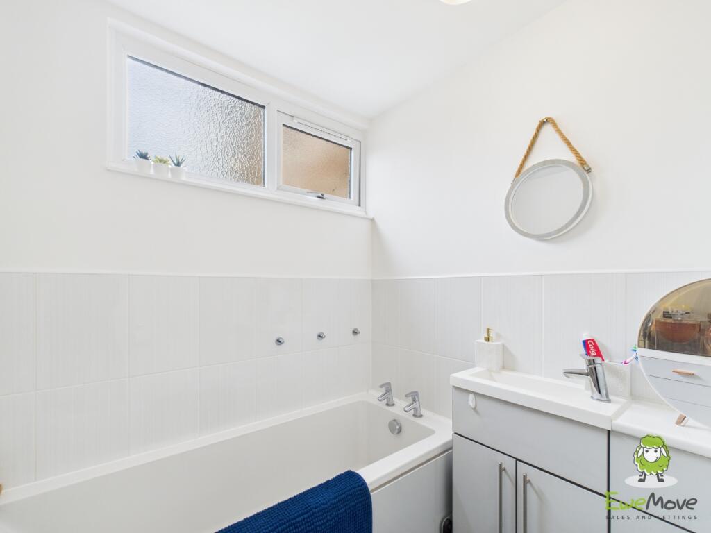 EweMove Estate Agents Basingstoke - Bennet Close