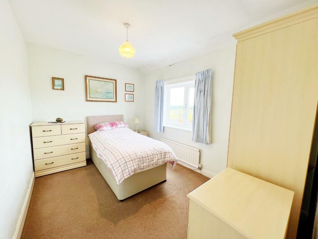 Bedroom 2 pic 1.jpg