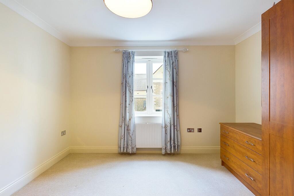 CAM04201G0-PR0050-STILL011