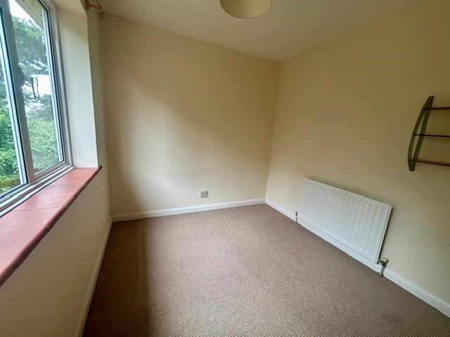 13 The Fairway bedroom 3.jpg