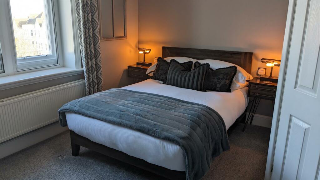 Room 10 Bedroom