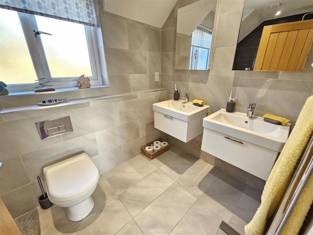 En Suite His n Hers.jpg