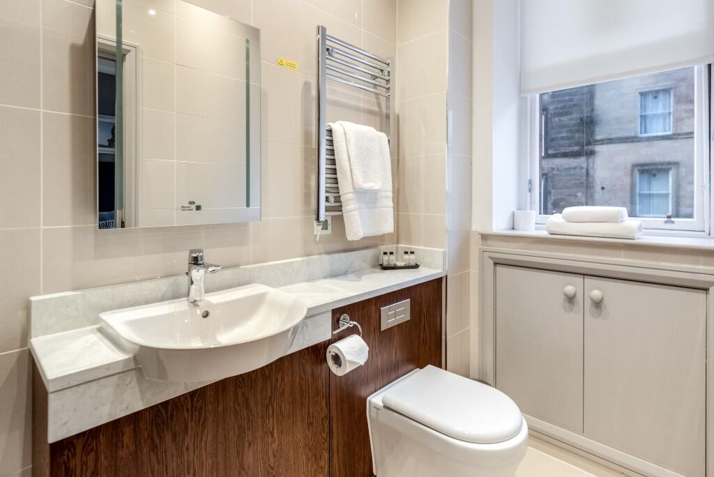 Bed 1 en-suite
