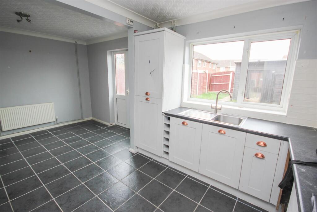 kitchen 1.JPG