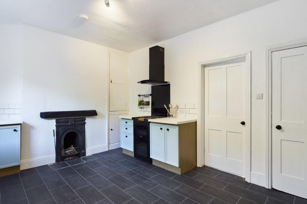 Spacious Kitchen 