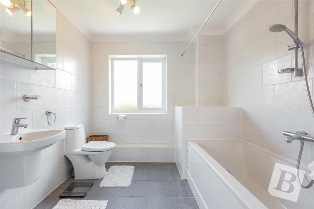 Family Bathroom 2