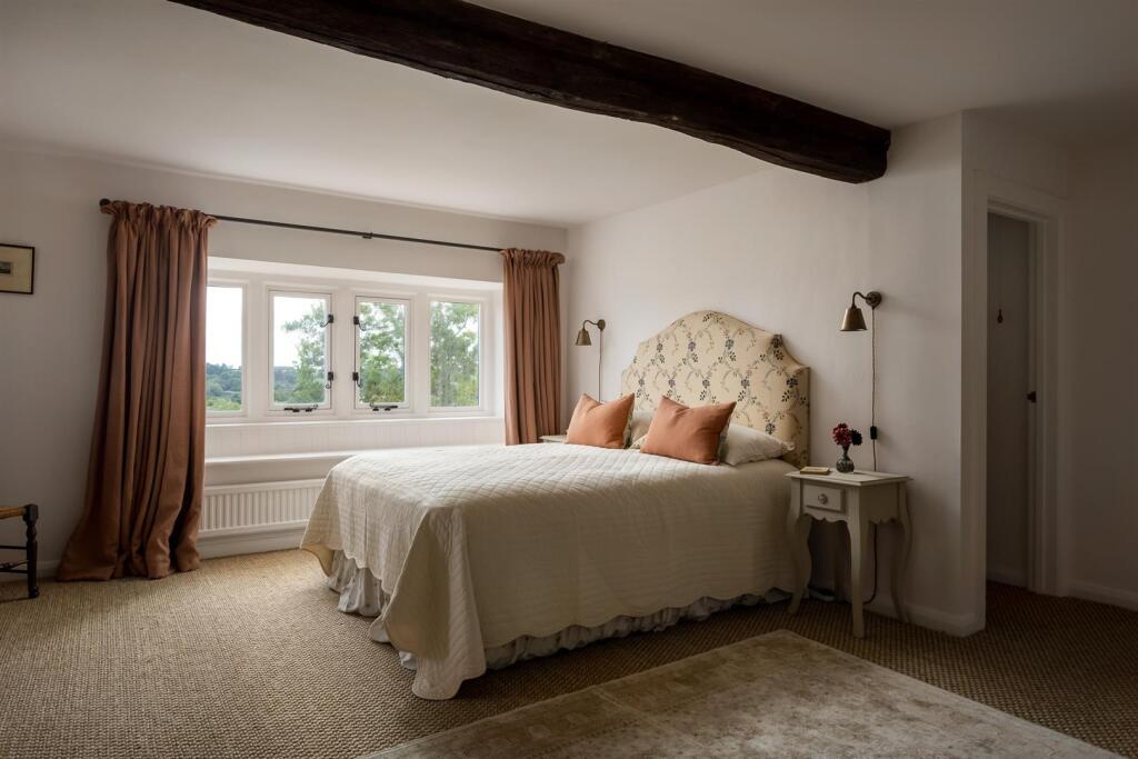 72 - High Barn - GL6 0QA - Web.jpg