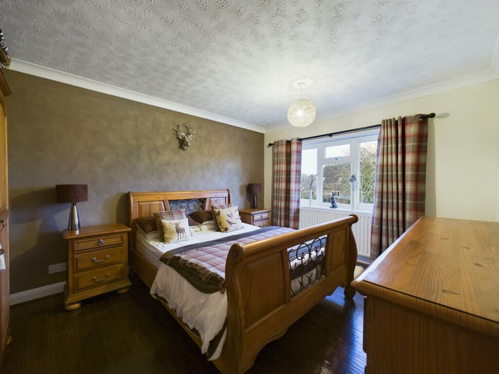 CAM03975G0-PR0064-STILL039 - Copy (2).jpg