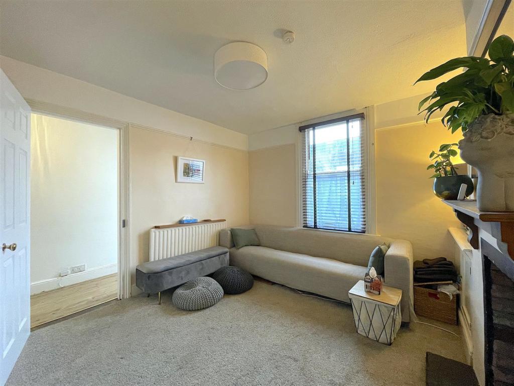 Living Room (2).jpeg