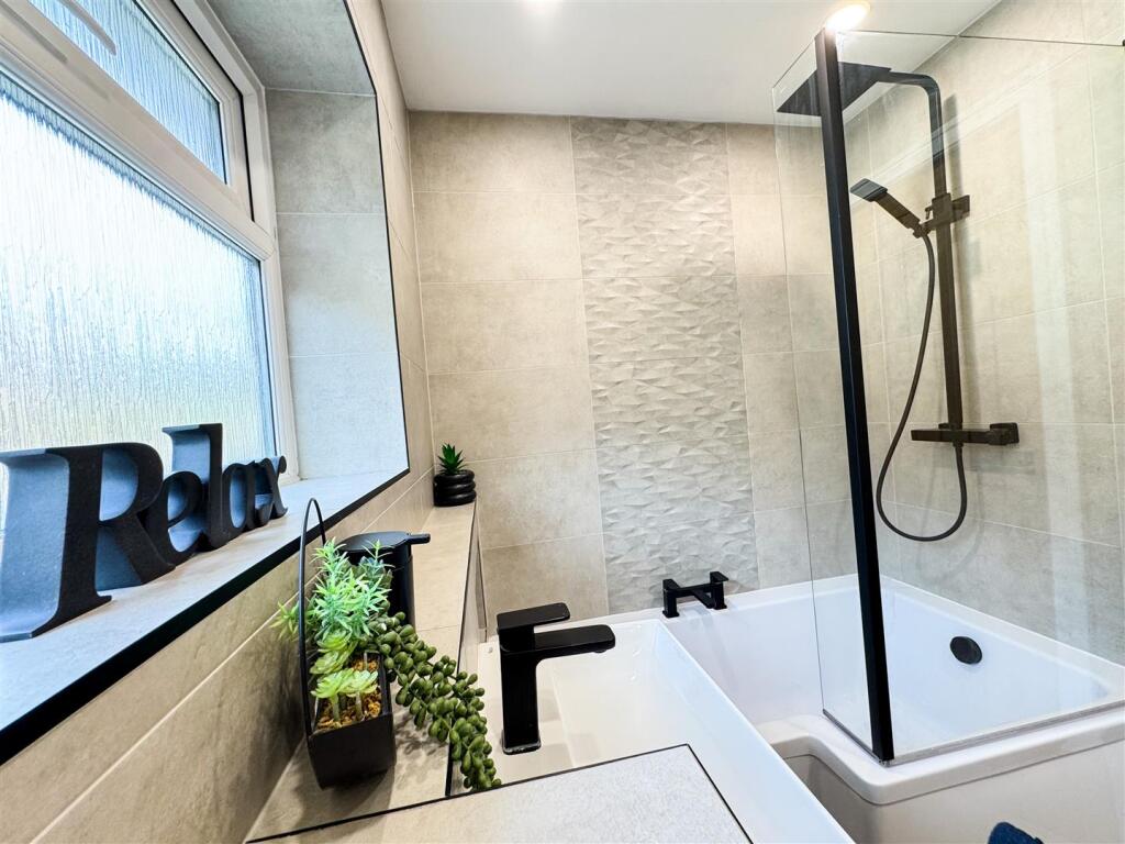 FAMILY BATHROOM