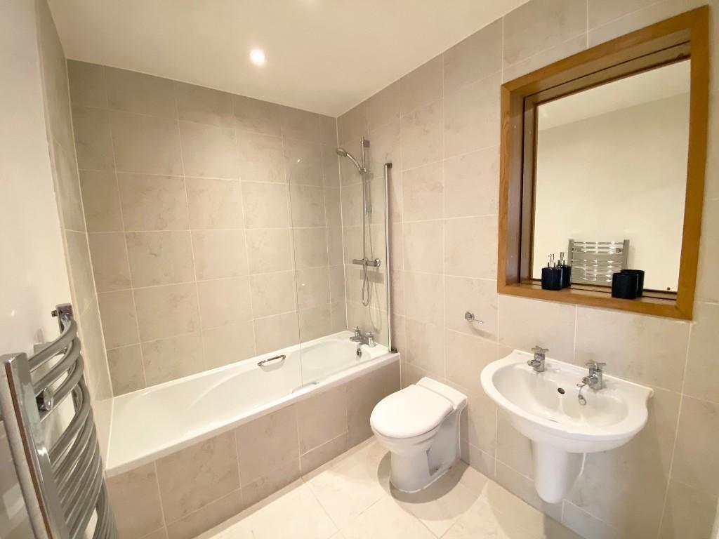 BATHROOM 2