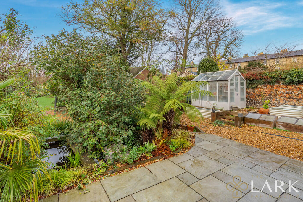 8669044-exteriorW...
