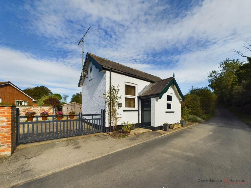 2 Bedroom Detached House - For Sale