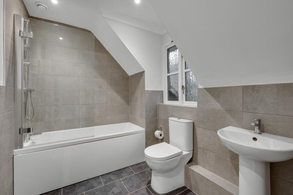 Main En Suite