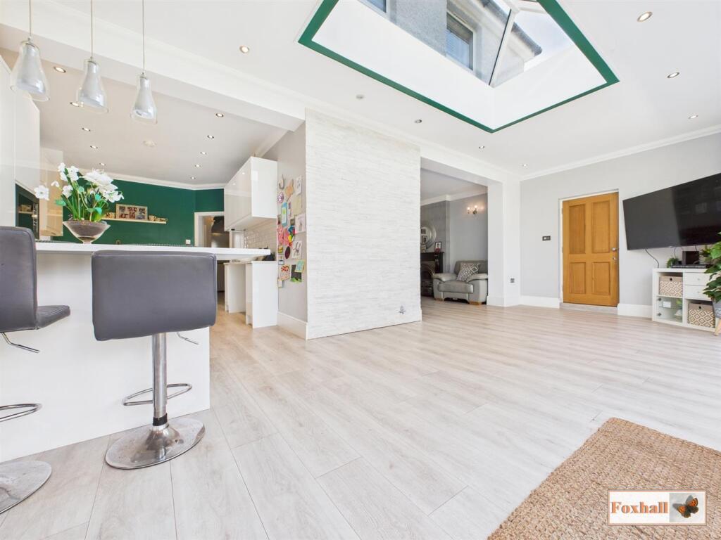 Living / Dining Area