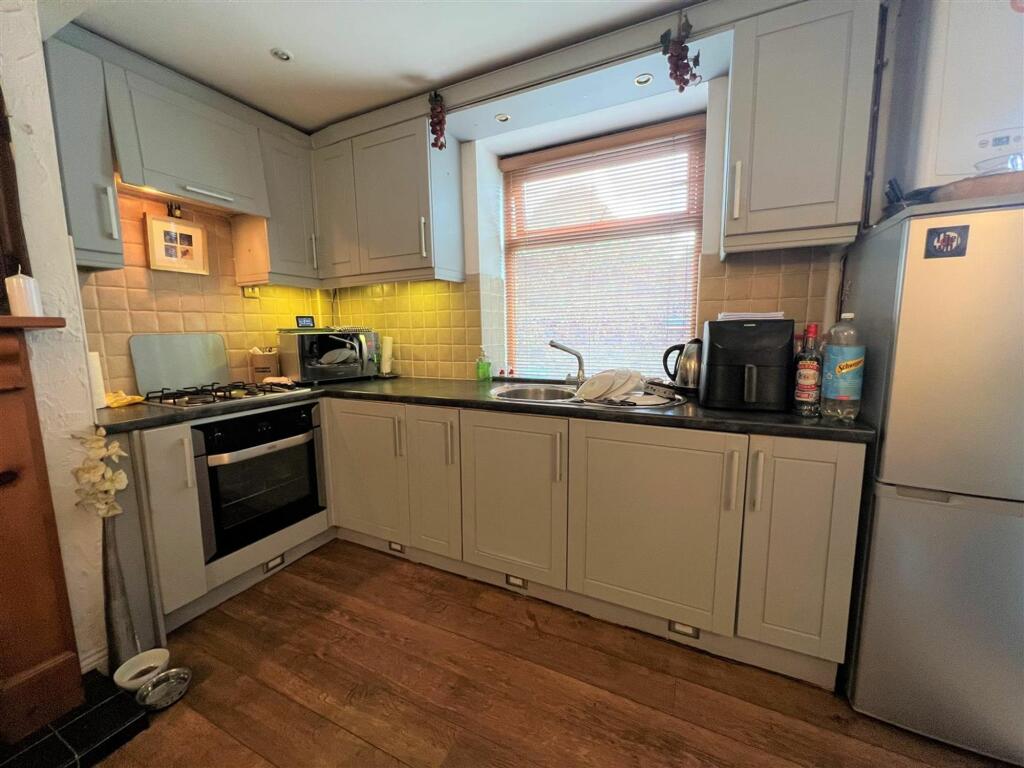 OPEN PLAN LIVING/KITCHEN