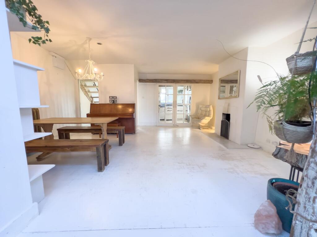 LIVING/DINING ROOM