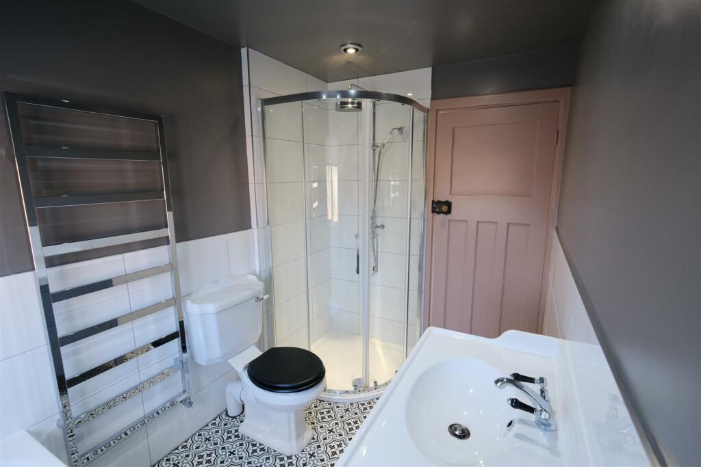 Bathroom B.JPG
