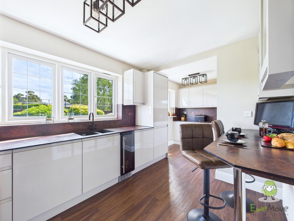 CAM01543G0-PR0132-STILL051