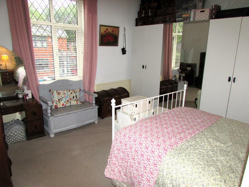 ARE267bed1.JPG