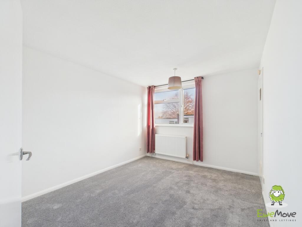 EweMove Estate Agents Basingstoke - Ribble Way - B