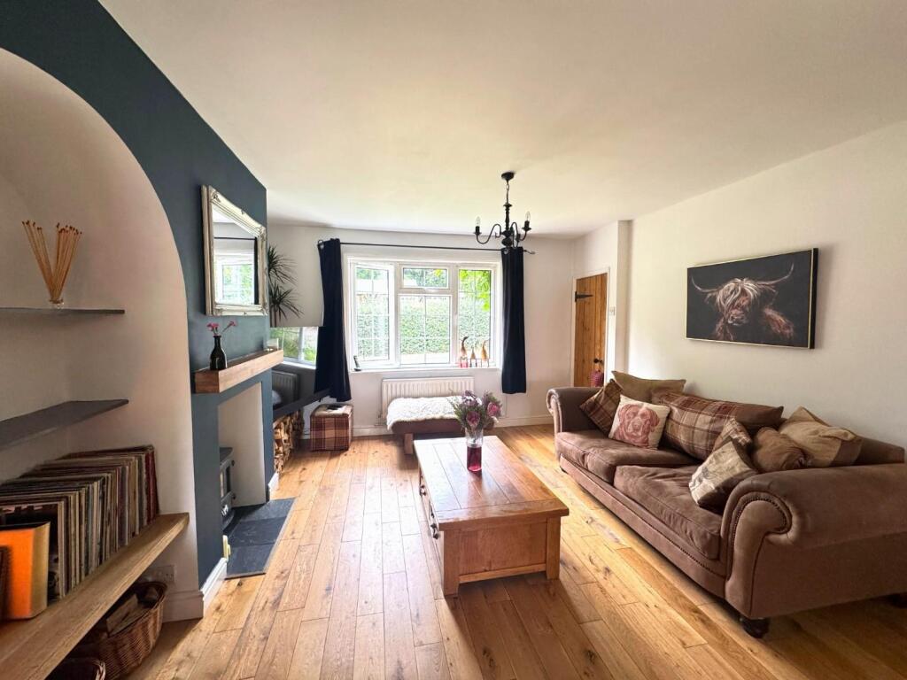 Sitting room/Dining room
