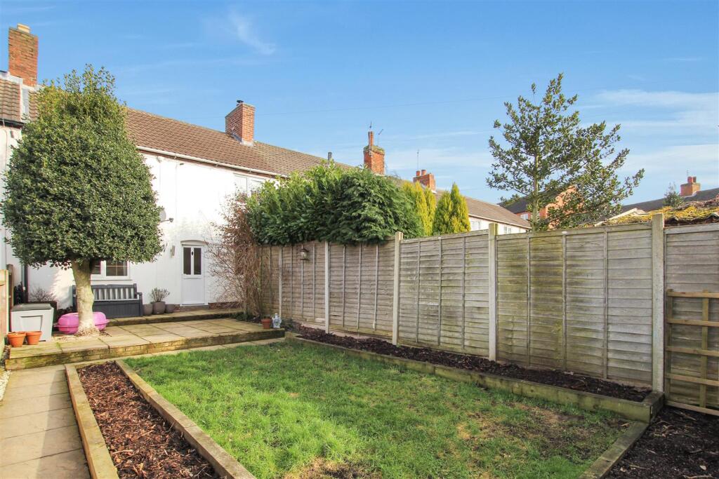 FRONT-GARDEN-.jpg
