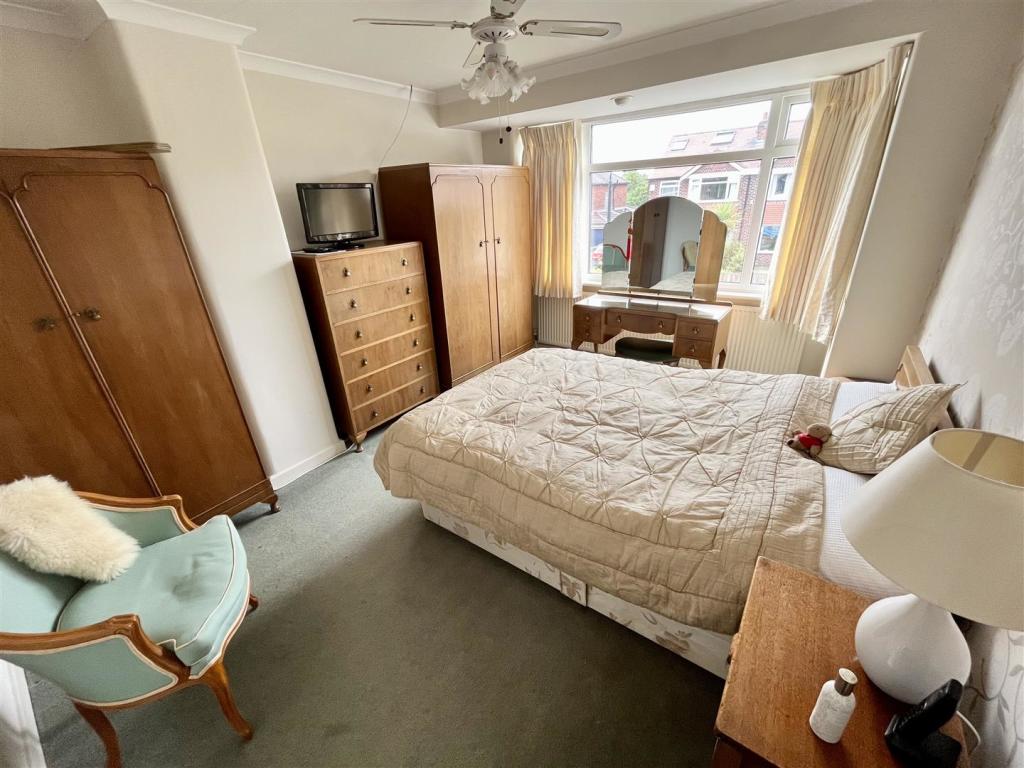 Bedroom 1.jpg