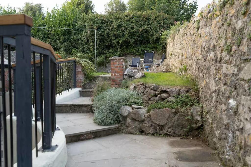 Rivermead - Garden.jpg