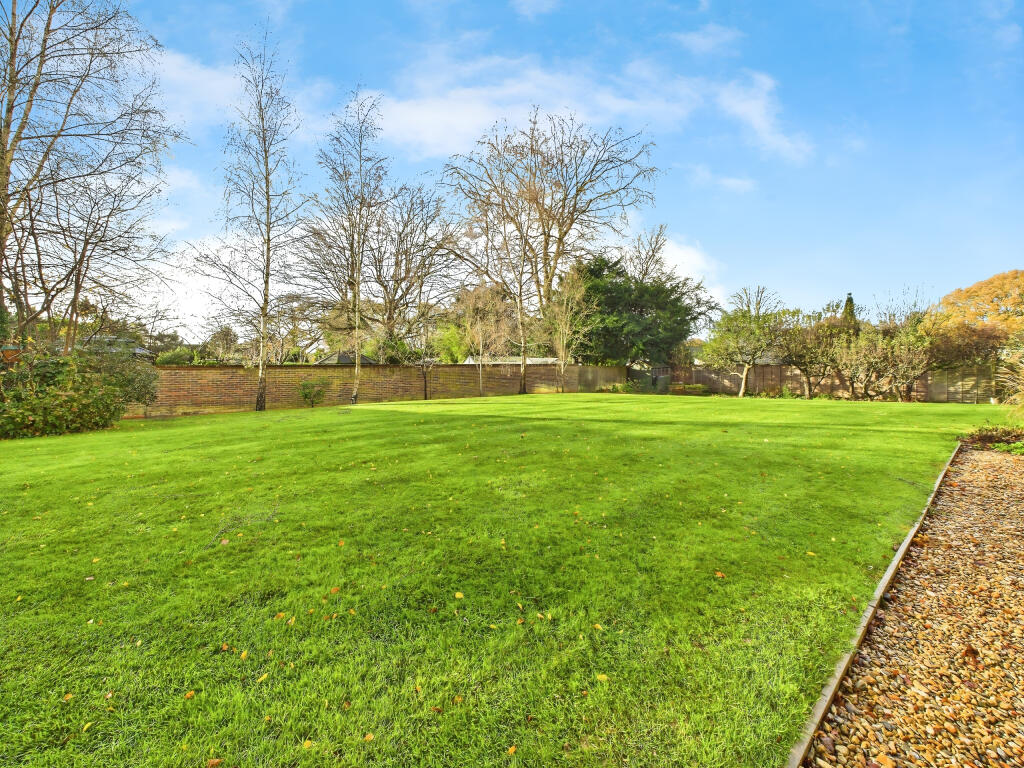 6983059c-CAM04018G0-PR0398-STILL006