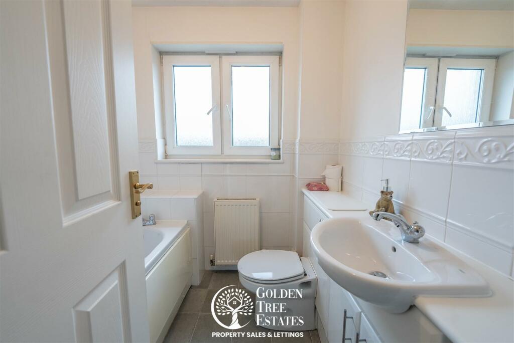 Family Bathroom.jpg