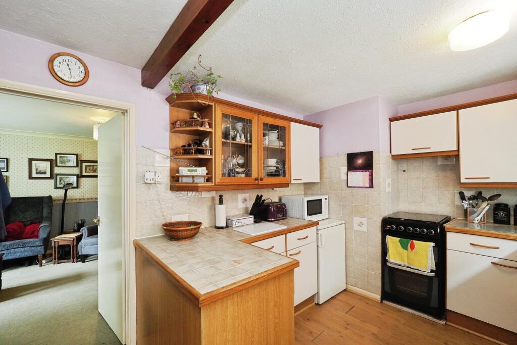 Great sized kitchen space