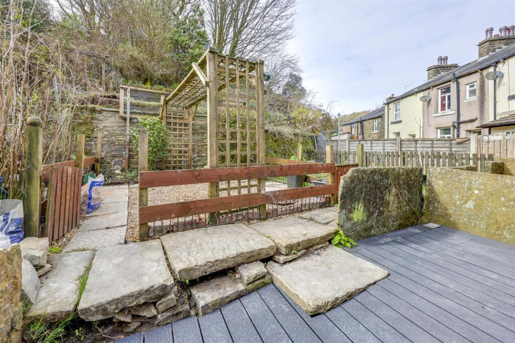 Rear Decking &amp; Garden